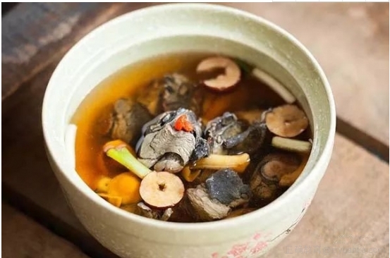 黄芪炖乌鸡 黄芪炖乌鸡