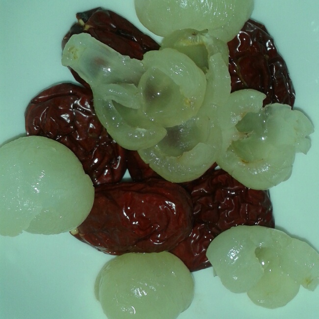 银耳桂圆红枣甜汤