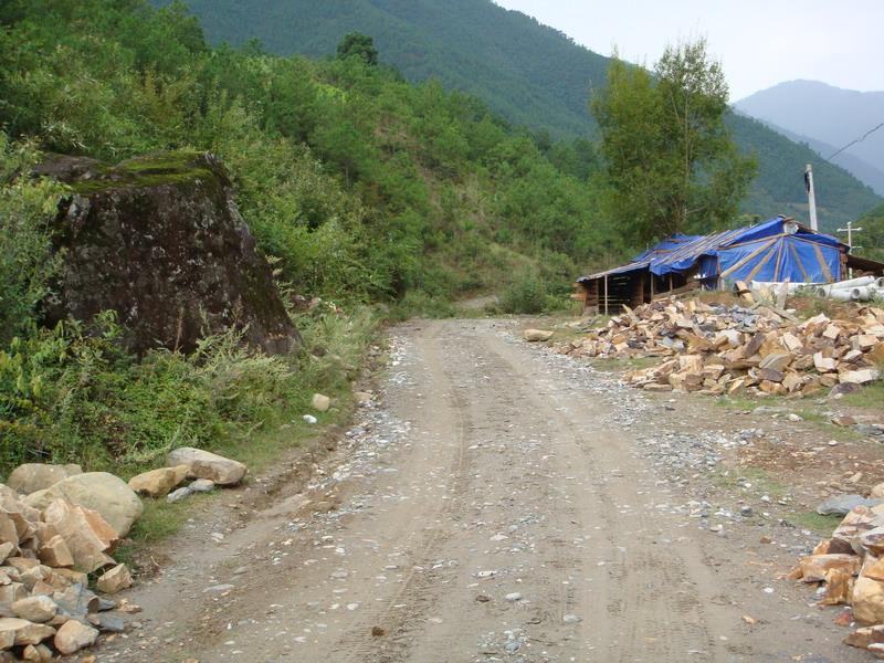 云南玉龙纳西族自治县巨甸镇后箐村进村道路 云南玉龙纳西族自治县巨甸镇后箐村进村道路