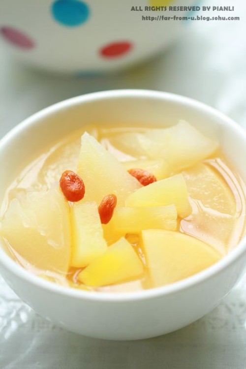 冰糖梨子银耳羹 冰糖梨子银耳羹