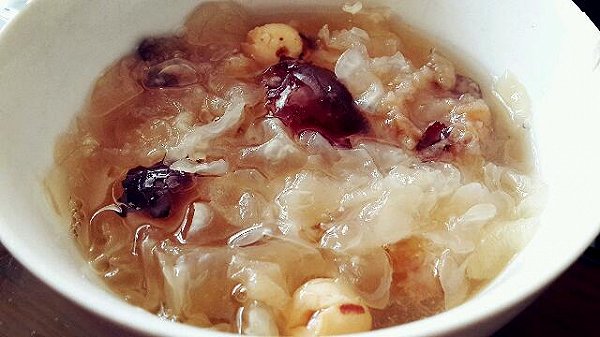 糯米莲子银耳粥 糯米莲子银耳粥