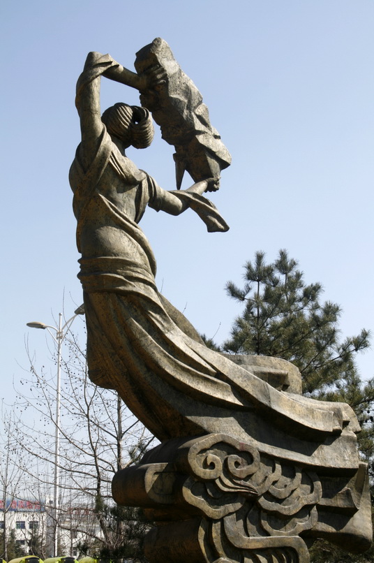 位于山西省长治市的女娲补天雕塑 位于山西省长治市的女娲补天雕塑