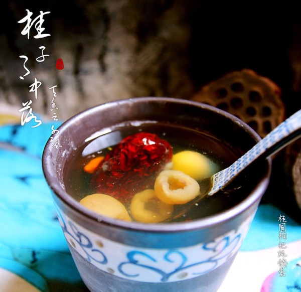 枸杞桂圆炖鸽蛋