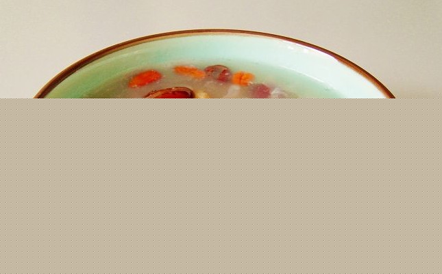 秋季养生滋补粥—薏米莲子银耳羹