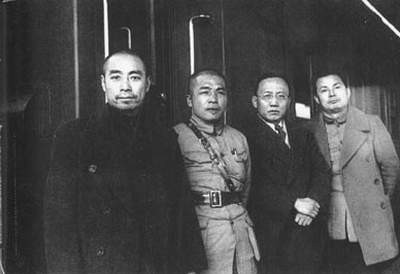 1938年周恩来和郭沫若、叶剑英同彭德怀 1938年周恩来和郭沫若、叶剑英同彭德怀