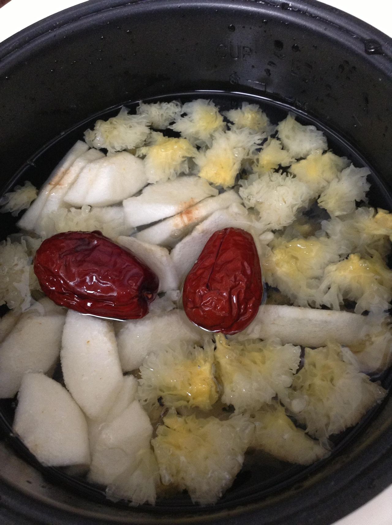 皂角米银耳雪梨羹