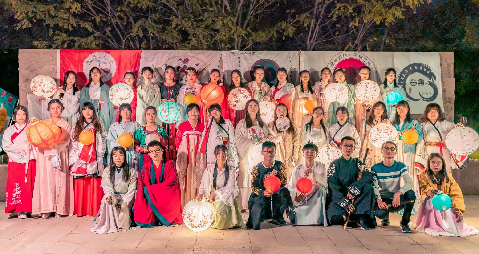 兰州财经大学学植国学社风采 兰州财经大学学植国学社风采