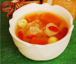 银耳莲子汤 银耳莲子汤
