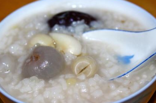 莲子桂圆粥 莲子桂圆粥