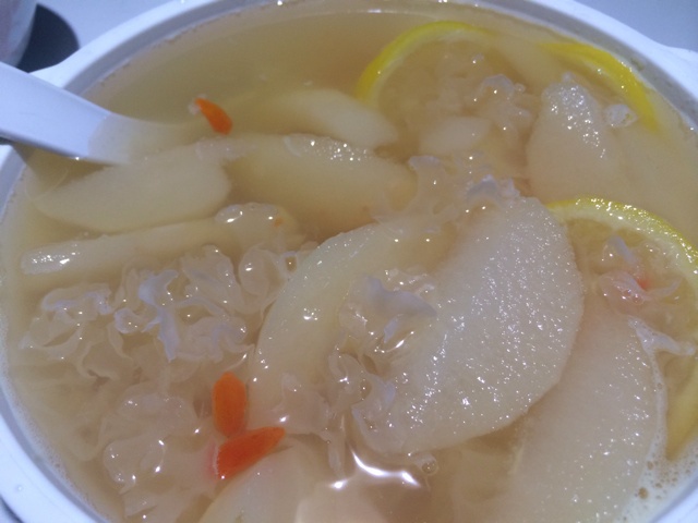 银耳枸杞雪梨汤 银耳枸杞雪梨汤