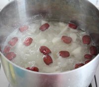 桂花红枣银耳雪梨汤