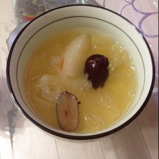 银耳红枣雪梨羹