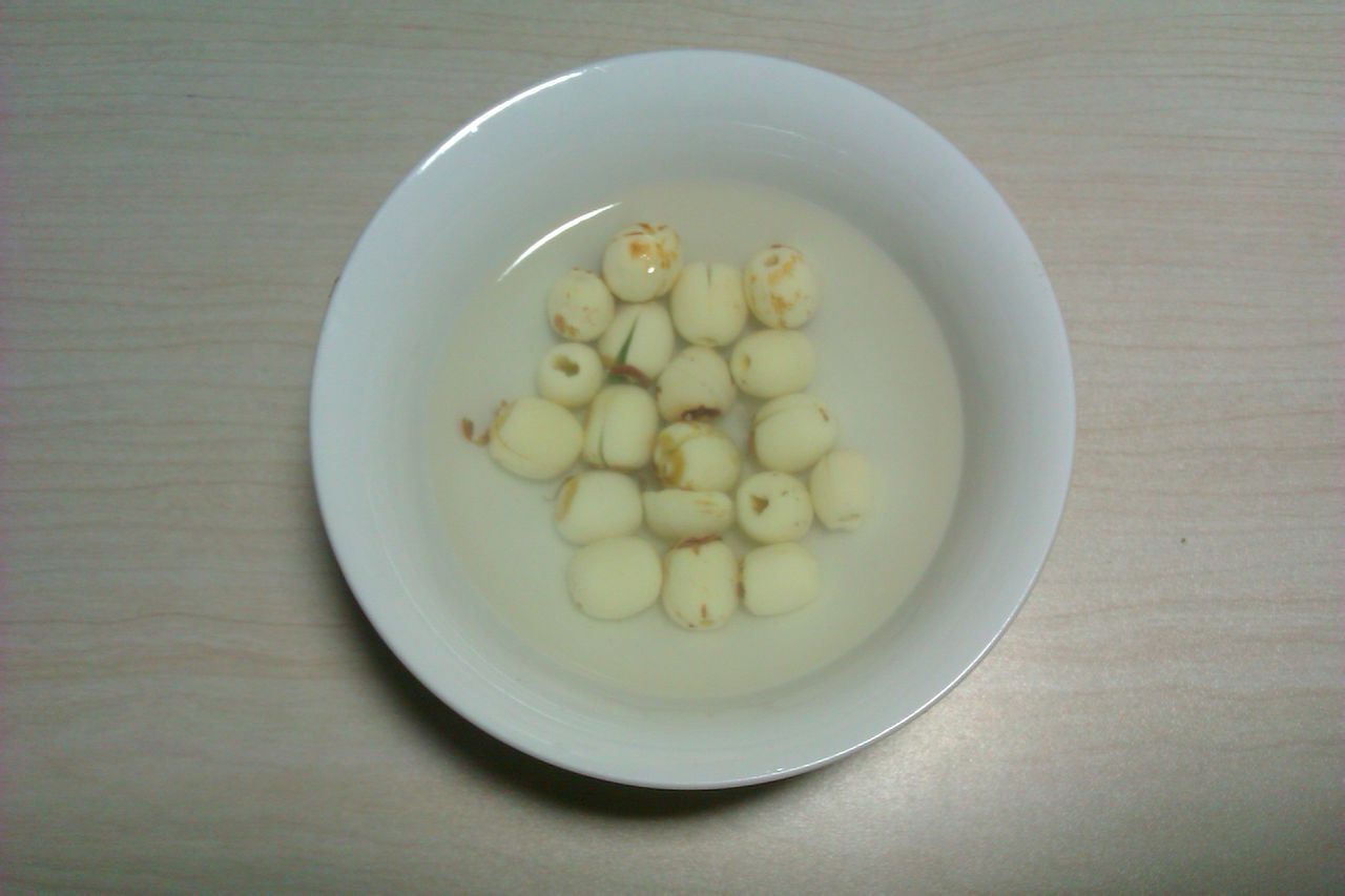 冰镇冰糖银耳莲子羹