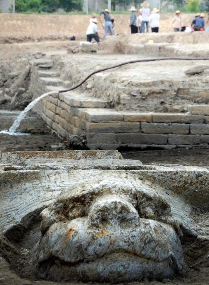 发掘出的古泗州城一角(2012年7月10日摄) 发掘出的古泗州城一角(2012年7月10日摄)