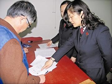 被告人陈桢铭在司法文书上籤字 被告人陈桢铭在司法文书上籤字