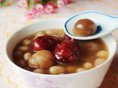 桂圆花生红枣汤