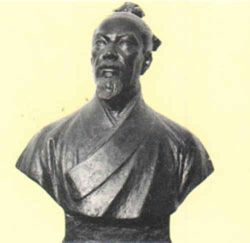 王充塑像 王充塑像