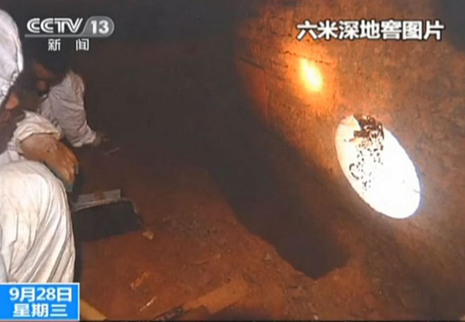 囚禁地窖 囚禁地窖