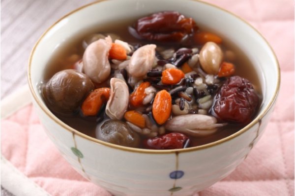 红枣桂圆莲豆汤