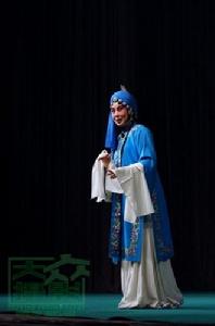 李新花 李新花