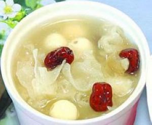 银耳杞子汤 银耳杞子汤
