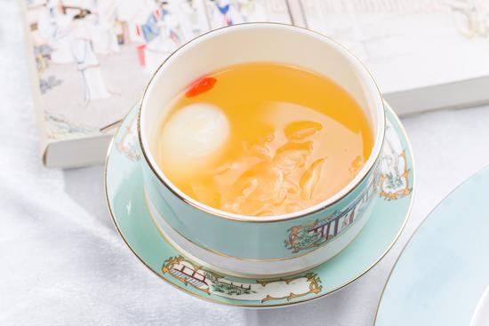 银耳炖鸽蛋 银耳炖鸽蛋