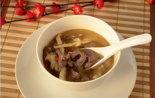 鸡肉首乌当归汤 鸡肉首乌当归汤