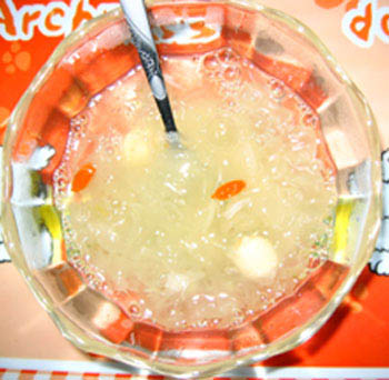 冰糖银耳莲子粥 冰糖银耳莲子粥