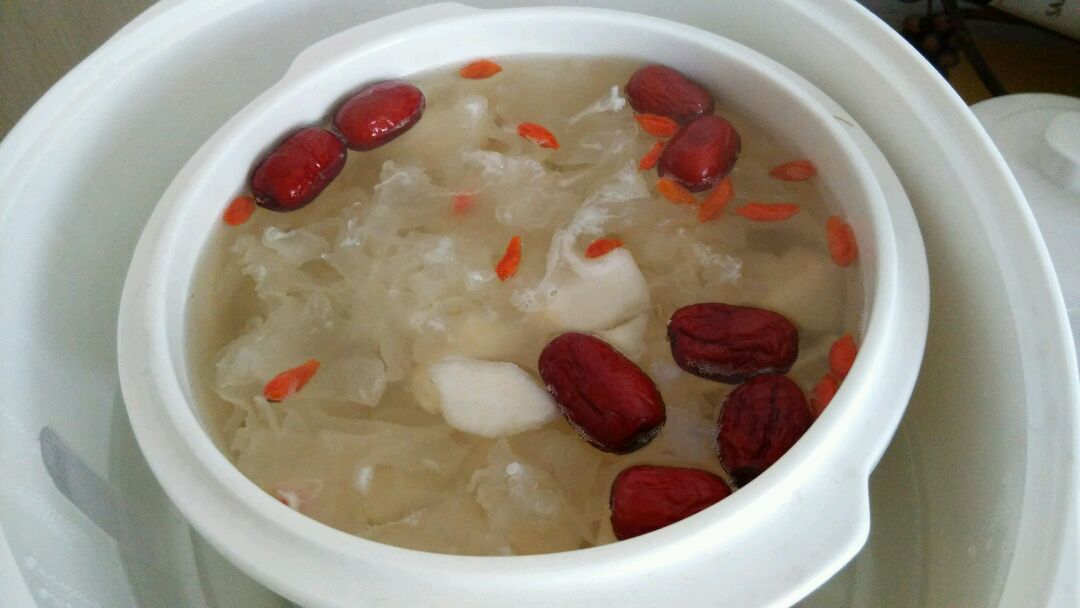 枸杞鸡肝银耳汤 枸杞鸡肝银耳汤