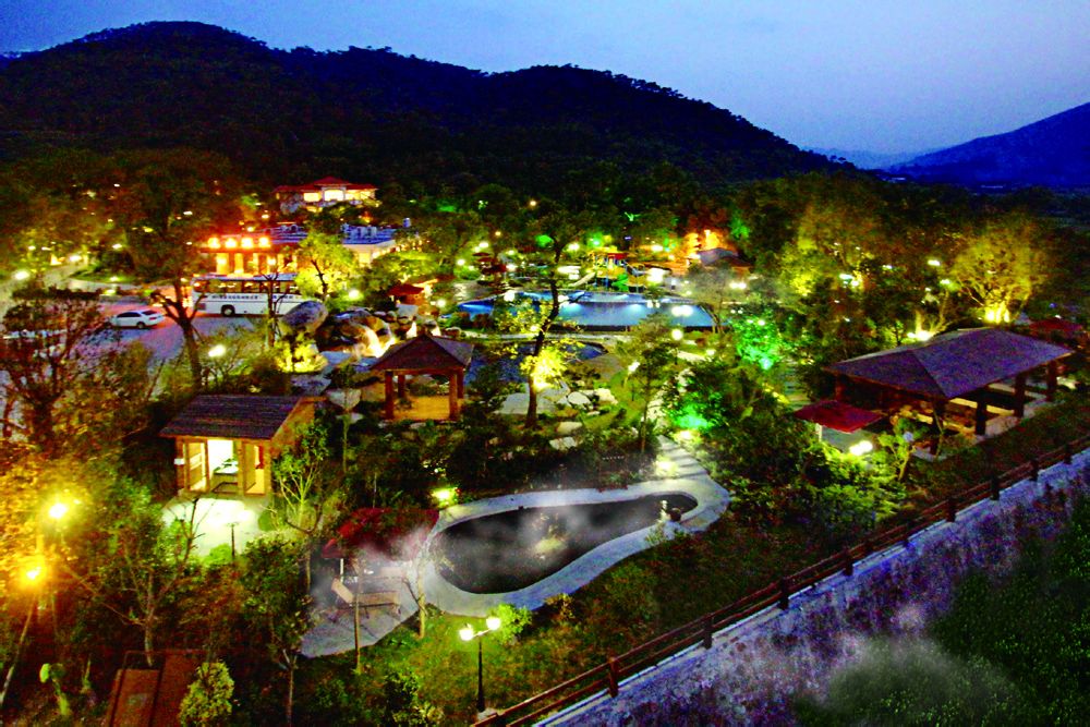 龙山温泉温泉区夜色 龙山温泉温泉区夜色