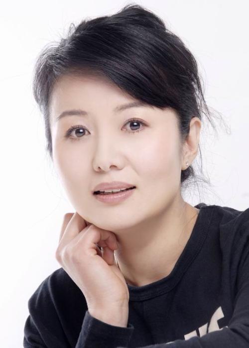 于靓(电视剧《夏家三千金》人物) 于靓(电视剧《夏家三千金》人物)