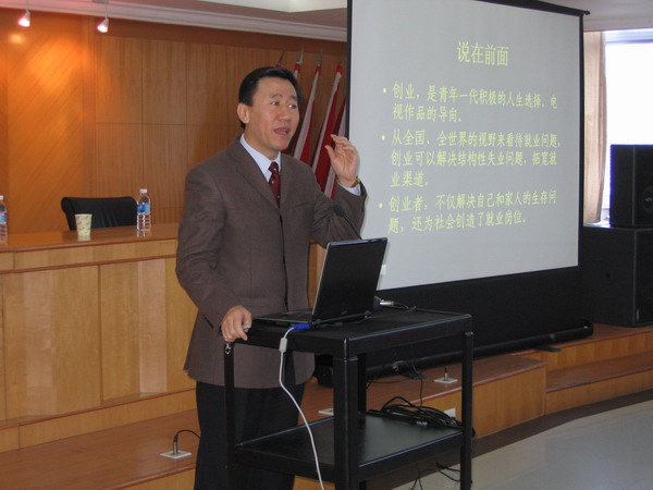 吕革新 吕革新