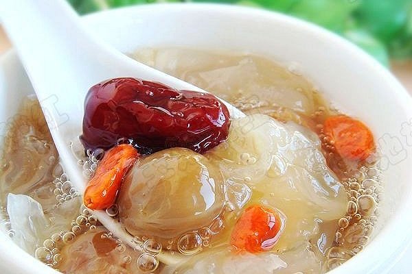 冰糖桂圆莲子银耳羹 冰糖桂圆莲子银耳羹