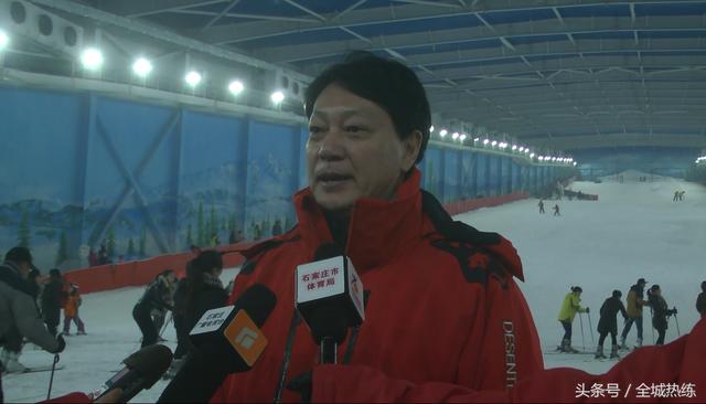 调研员刘坤接受採访 调研员刘坤接受採访