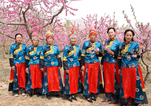 土族服饰 土族服饰