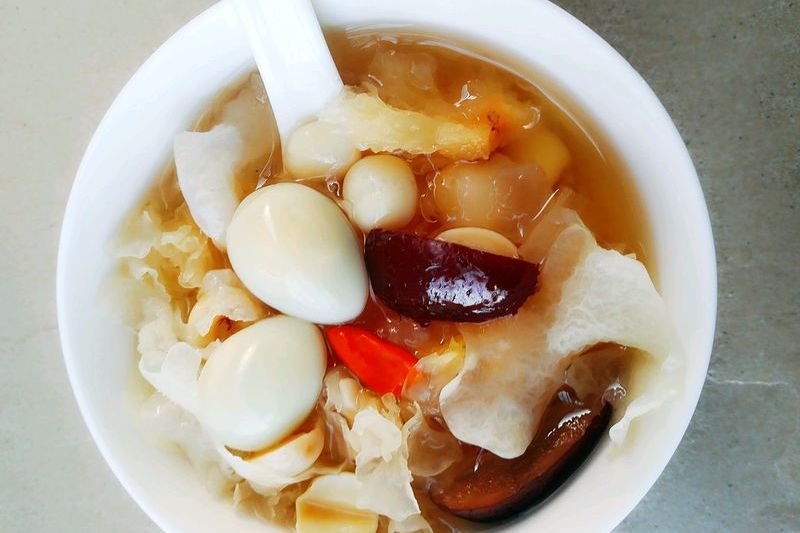 雪耳红枣莲子鸡蛋糖水 雪耳红枣莲子鸡蛋糖水