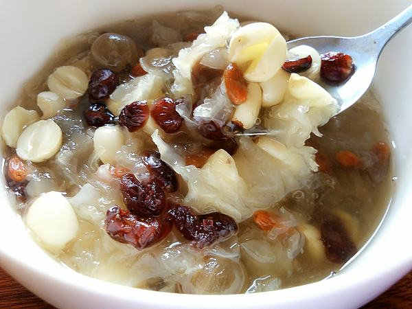 桂圆红枣莲子羹 桂圆红枣莲子羹