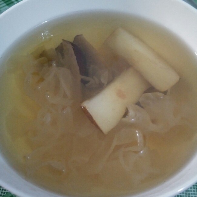 冰糖雪梨银耳红枣