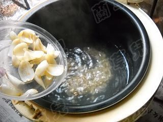 薏米百合炖雪梨 薏米百合炖雪梨