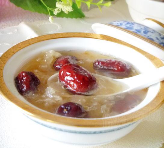 银耳大枣汤 银耳大枣汤