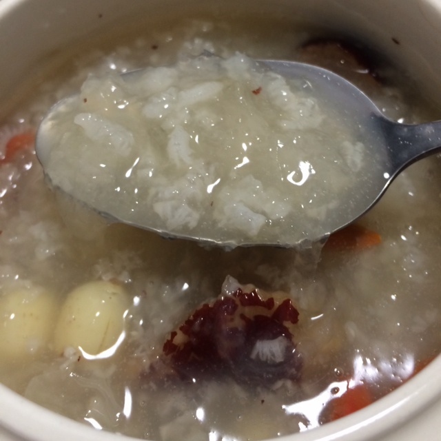 银耳莲子糯米燕窝粥