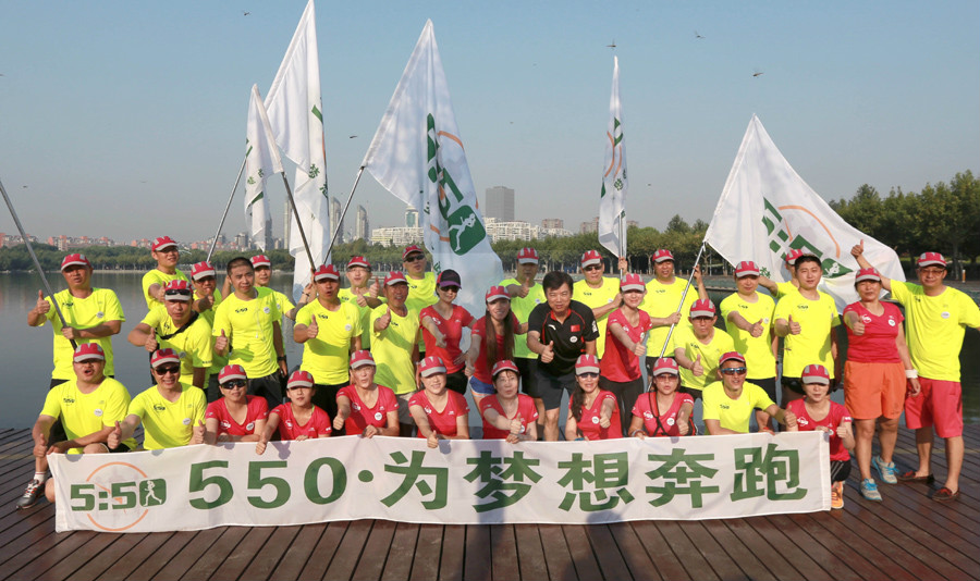 550成员们在开园仪式上合影留念 550成员们在开园仪式上合影留念