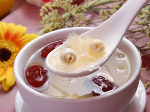 银耳莲子薏仁汤 银耳莲子薏仁汤