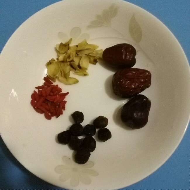 银耳枸杞桂圆羹