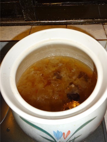 桃胶银耳糖水