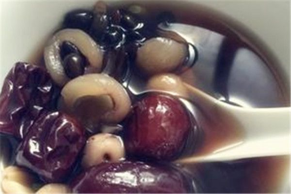 黑豆煮桂圆红枣