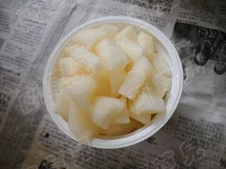 薏米百合炖雪梨 薏米百合炖雪梨
