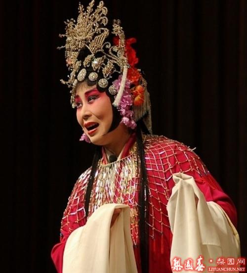 李新花 李新花