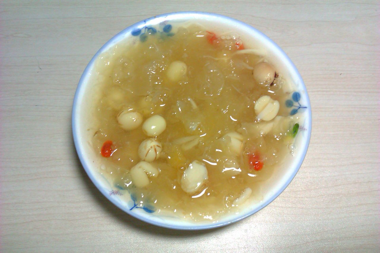 冰镇冰糖银耳莲子羹