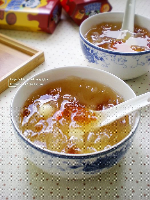 桃胶银耳莲子汤 桃胶银耳莲子汤